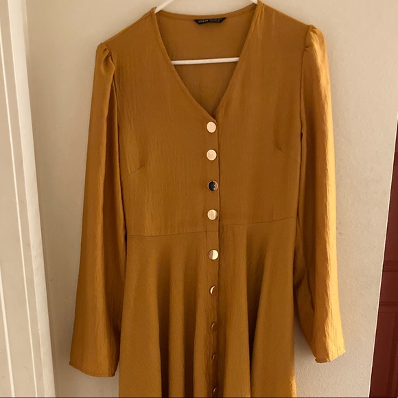 COPY - Asymmetrical Hem Line Mustard/Gold Size 8/10 (L) - Picture 4 of 10